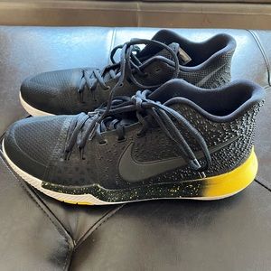 Mens Kyrie III Black & Yellow size 11